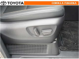 運転席パワーシート。お好みの乗車姿勢を電動で調整できます。