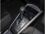 スマートキー付きです。スマートキーとは鍵を車に差し込まなくても、ドアノブを触ったりするだけで、ドアロックを解錠できます。これが凄く便利なんですよ。
