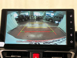 【バックカメラ】 駐車時に車両後方の様子を見ることができるので、運転の不安を軽くします。