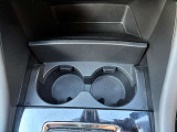 運転席の手の届く場所にはドリンクホルダーがございます(^^) ドライブ中の水分補給もバッチリです♪