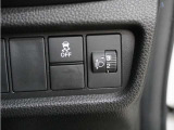 横滑りなどクルマの急激な挙動変化を抑制する「VSA」を搭載。