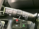 雨の日でもクリアな視界を確保。操作しやすいレバーで、快適な運転をサポートします。悪天候時でも安心です。