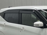 プラスチックバイザー付!雨の日のちょっとした換気にあると便利です!