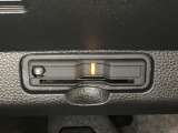 ハンドルの左下にETCがついています。高速道路の料金所の通過も楽々です。 カードの取り出しもしやすい場所についています。