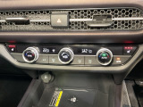 操作性の良いエアコンパネル。前席シートヒーターで寒い冬も快適ドライブ。