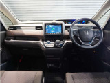 ◆インテリアパネル◆視界広々で非常に運転しやすくロングドライブでも疲れを感じさせないすっきりとまとまったインパネ周りです。