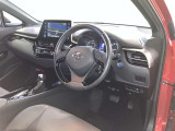 見通しのよいすっきりとした視界で、誰でも運転しやすいです。運転のしやすさは疲れにくさにも繋がりますよ♪