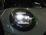 LEDヘッドライト キセノンに比べて明るさと照射範囲が向上し、消費電力も低減のため省燃費に貢献。