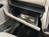 専門業者にて内外装のクリーニングを実施しております!
