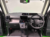 見易い計器類と運転し易いドライビングポジションは、視角も少なく前方&左右の見切りが良く運転し易いクルマです