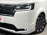 【シーケンシャルターンランプ付きLEDヘッドライト】人気の『流れるウィンカー』付きのLEDヘッドライトを装備♪高級感はもちろん、点灯時は存在感たっぷりで他車からも認識されやすく安心です。