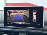●リアビューカメラ『入車経路を算出し、ガイドラインと補助線をディスプレイに表示します。同時にバンパーに内蔵のセンサーが障害物を感知し音で注意を促します。後方の死角も安心していただけます。』