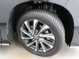 タイヤはしっかりとした溝で、まだまだ安心して走れるコンディションです。