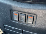 運転席・助手席にはシートヒーターを搭載しております。