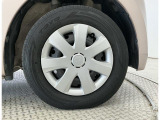 【ホイールキャップ】ホイールキャップはホイールを泥やほこりから守ります。取り付け・取り外しが簡単でお手入れも楽々♪中までしっかり洗浄しております。