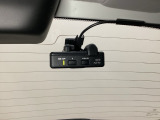 後方にもドライブレコーダーのカメラが付いています。前後両方でお車の周りを監視・記録いたします。