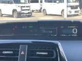 速度やシフト位置、警告表示などを運転席前方で確認できるメーターです。必要な情報が視界に入りやすく、走行前や運転中の車両状況の確認に役立ちます。
