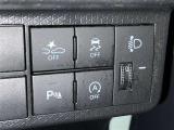 コーナーセンサーを車の前後に装備。障害物までの距離に応じて警告音を変えてお知らせ。縦列駐車時や駐車場・車庫などでの取り回しをサポートします。詳細は販売店スタッフまでおたずねください。