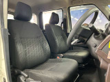 運転席も広々としており運転しやすい環境を実現しています☆