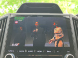 テレビ番組を表示できる画面を備えています。停車中の待ち時間などに映像を視聴でき、車内で過ごす時間をより快適に楽しめます。利用時は周囲の安全に配慮してご活用ください。