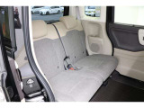 ■車内クリーニング■専門スタッフが見えないところまで徹底洗浄!車内のニオイもリフレッシュ!目に見えないところまで美しくがモットーです。だから、当店の中古車は内装にも自信があります!