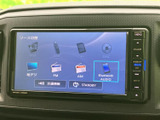 地上デジタル放送やラジオなど、画面から利用するソースを選べます。停車中にはテレビ番組を視聴でき、待ち時間のひとときにも車内で楽しめる装備です。