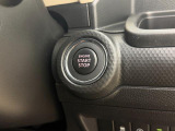 ご納車後の定期的点検に合わせて、「エンジンオイル&フィルター交換」を行うお得なメンテナンスパッケージの「安心メンテナンスパック」をおすすめしております。詳細については当店スタッフまでお尋ねください。