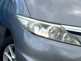 【HIDヘッドライト】非常に明るく前方を照らしてくれるので、悪天候や夜間の走行時も視界良好で安心してお乗りいただけます。