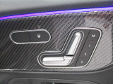 シートポジションは操作しやすい配置がされております。