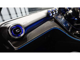 メルセデスジャパンが定めるサーティファイドカー(認定中古車)として登録を致しますので、納車時にはタイヤやバッテリー等も規定以下の数値であれば、整備代金を頂かず、無償で交換となります。ご安心下さい。