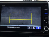 カラービジョンとガイド線で見やすい視点切替式のバックモニター。