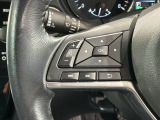 ステアリングにオーディオ操作スイッチが付いています。オーディオ画面に直接タッチしなくても操作が出来ますので、運転に集中できます。