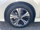 純正のアルミホイールです!お車に合ったデザインのホイールになっています!