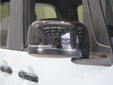 ◆ドアミラーウインカー◆ドアミラーにウインカーを装備しています。対向車に自身の進行方向を合図し安全に運転できます。