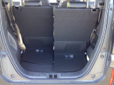 2列目シートにはチップアップ機構も装備されてますので背の高い荷物を載せる際に大変重宝しますよ!(^^)!