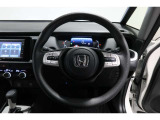前方は視認性が良く、運転中も情報がひと目で確認できて安心。見やすさにこだわったデザインで、毎日のドライブがもっと快適に