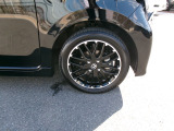 車体にぴったりの純正ホイールです。