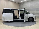 スライドドアは子供やお年寄りでも乗り降りしやすい!狭い場所に駐車した時、壁や隣の車にドアをぶつける心配もありません。雨の日で濡れにくく、お子様のいるママにもおススメな機能です!