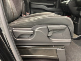 シートハイトアジャスターが付いているので運転姿勢を調整するのに便利ですね。身長に合ったシートポジションは安全運転や疲労軽減にもつながります。