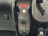 オートエアコンで車内も快適です。冬や雨の日の室内の結露防止等コンディションに加えて、冷え過ぎ、暖め過ぎに因る燃費を悪化を防ぎます。一度、温度を設定すれば自動的に過ごし易い温度に調整してくれますよ。