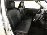 高いホールド性で運転姿勢が安定します。長距離ドライブでも疲れにくいのが魅力です。快適なドライビングライフをお送りください♪