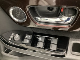 自社整備工場で点検整備をおこなってからお渡ししています。車検が残っている場合は『12ヶ月点検整備』を、車検整備付きの場合は『車検整備』をおこないます。整備費用は車両本体価格に含まれています。