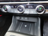 フルオートエアコン、シートヒーターが装備されており、車内は一年中快適に過ごせますね。