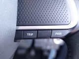 パワーモードのスイッチONでエンジンの回転数が上がり力強い走行が可能になります。山道などをグングン登れる便利な機能です。