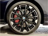 【BMWアロイホイル】軽量かつ強度に拘ったアロイホイル。走行性能ポテンシャルを引き出す設計。車の足元を引き締めてくれる大きなポイントはアロイホイルです。