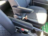 向かい側にサービス工場完備。車検・メンテもお任せください!