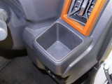運転席にカップホルダーを装備しております。