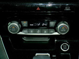 快適オートエアコン付♪設定温度をキープし車内を快適な温度に保ちます♪