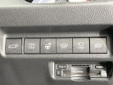 【パワーバックドア】スマートキーや運転席のボタンを押すだけでリアゲートが自動で開閉します!荷物を持っている時や、高い位置にあるバックドアを閉める際に便利な機能です♪