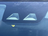 【スマートアシスト】走行中に前方の車両等を認識し、衝突しそうな時は警報とブレーキで衝突回避と被害軽減をアシスト。より安全にドライブをお楽しみいただけます。